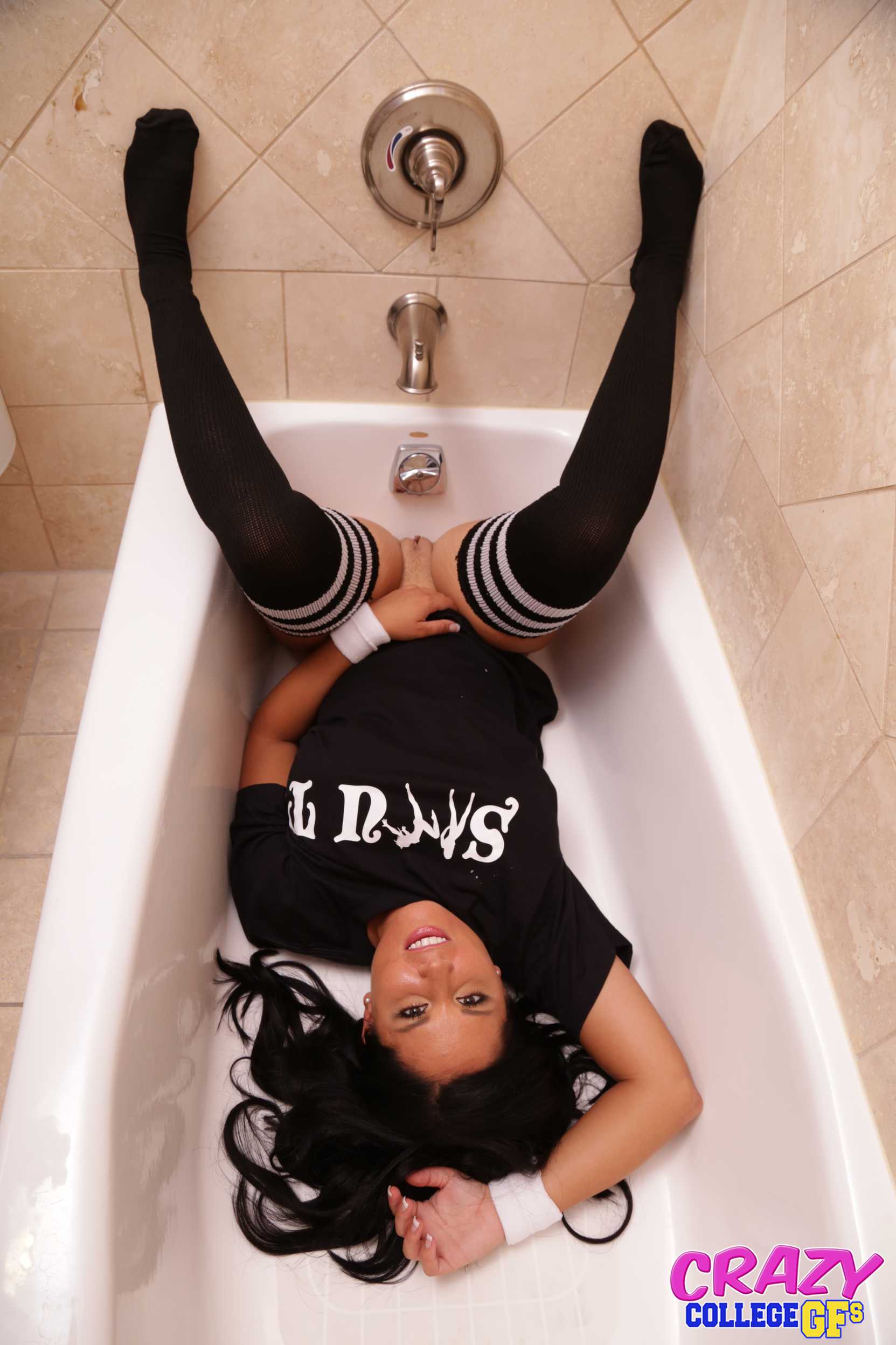 GF Leaks 'Rub Down In The Tub' starring Carmen Callaway (Photo 1)